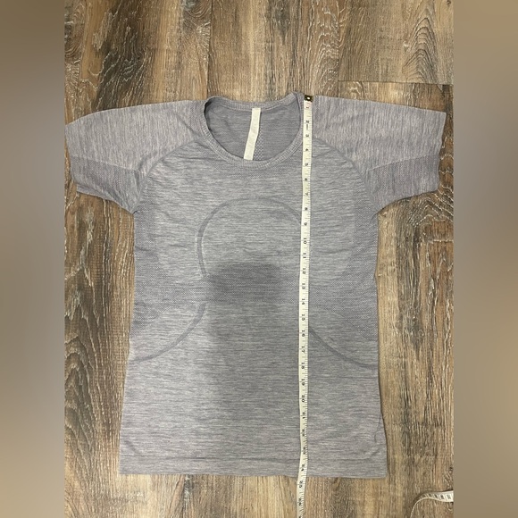Lululemon gray swiftly Athletic Top, Sz 8 - Picture 2 of 4
